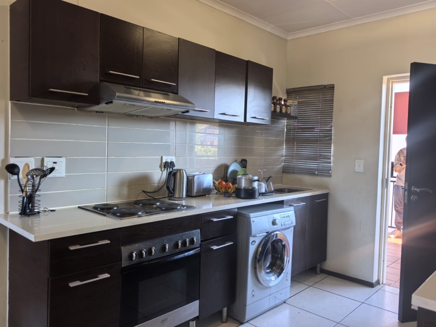 To Let 2 Bedroom Property for Rent in Noordwyk Gauteng