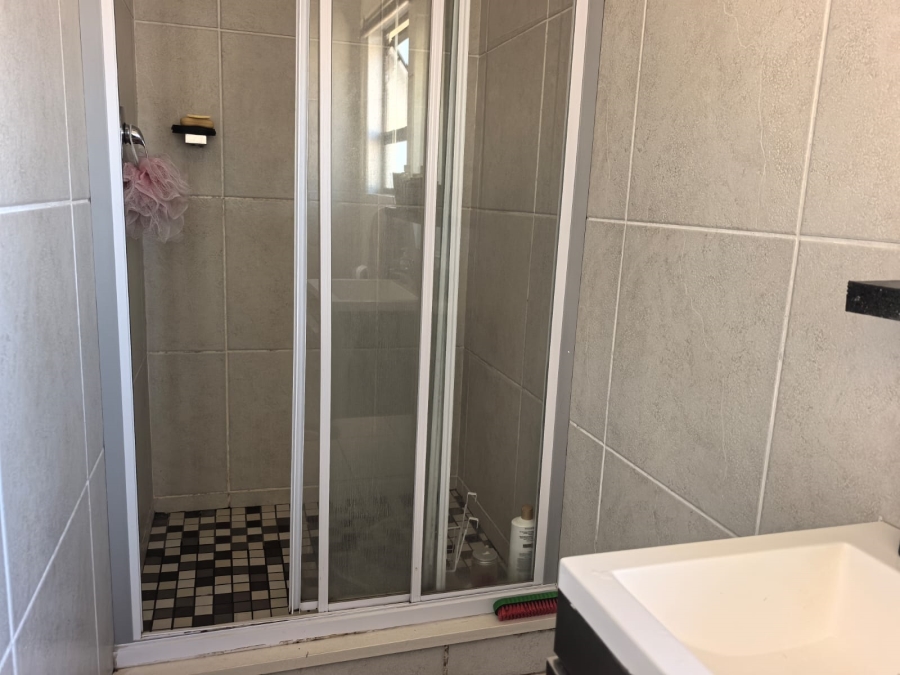 To Let 2 Bedroom Property for Rent in Noordwyk Gauteng