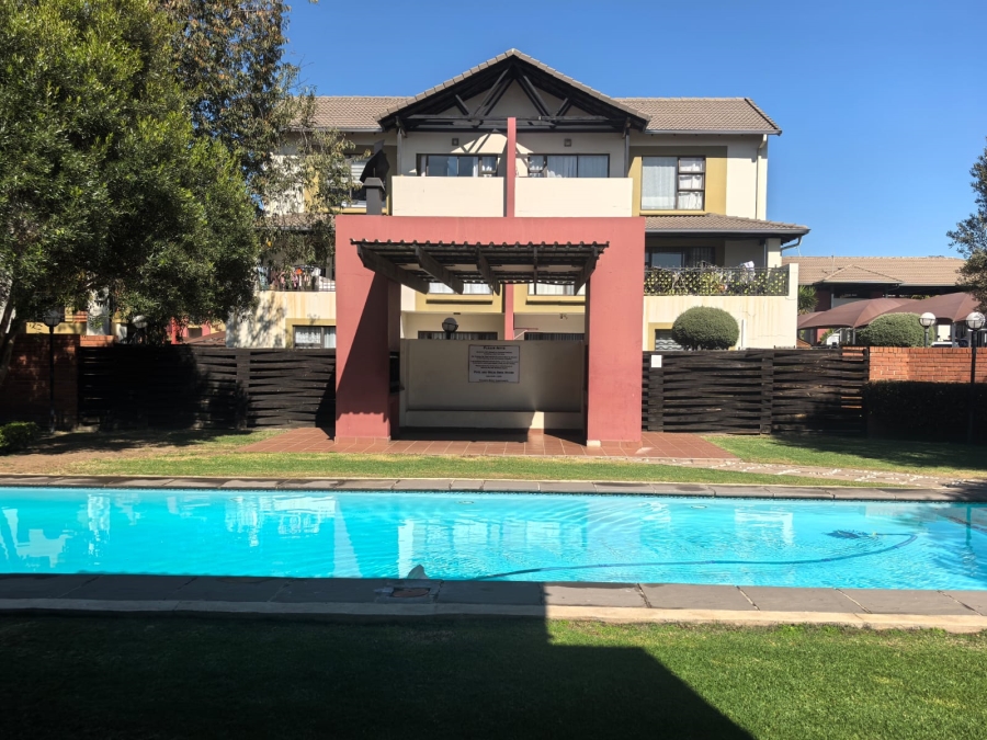To Let 2 Bedroom Property for Rent in Noordwyk Gauteng