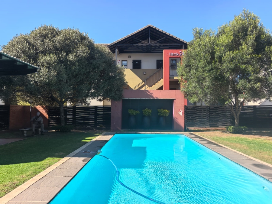 To Let 2 Bedroom Property for Rent in Noordwyk Gauteng