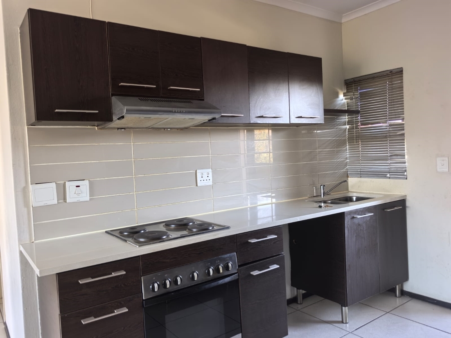 2 Bedroom Property for Sale in Noordwyk Gauteng