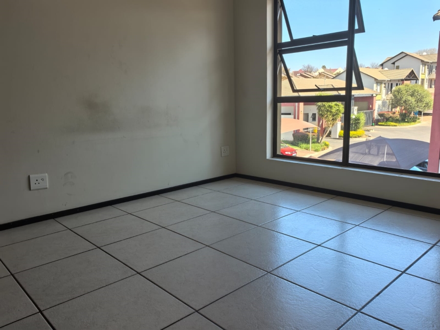 2 Bedroom Property for Sale in Noordwyk Gauteng