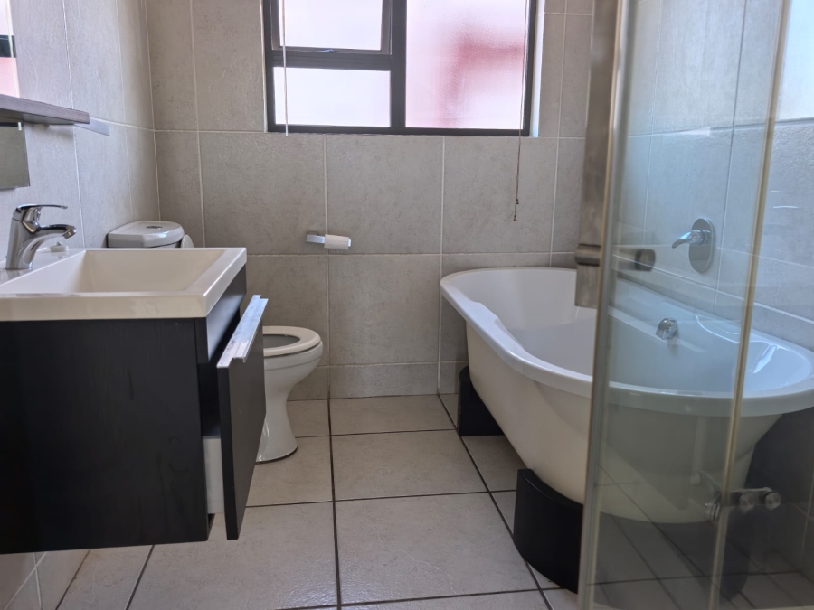 2 Bedroom Property for Sale in Noordwyk Gauteng