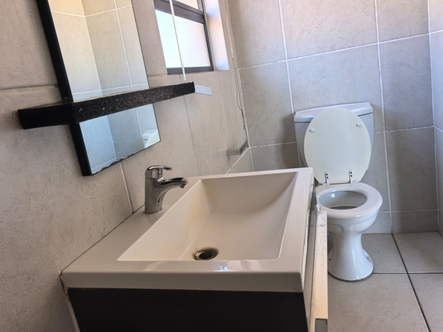 2 Bedroom Property for Sale in Noordwyk Gauteng