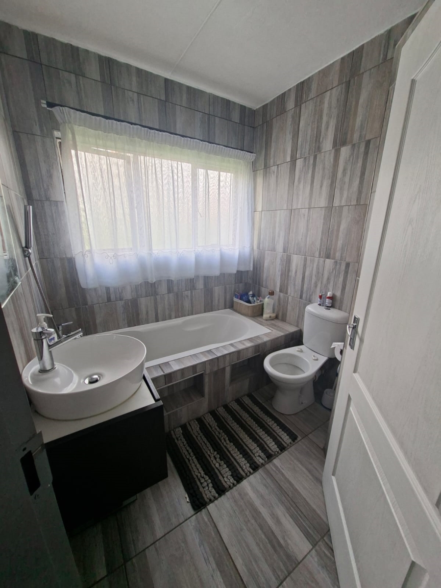 3 Bedroom Property for Sale in Mondeor Gauteng