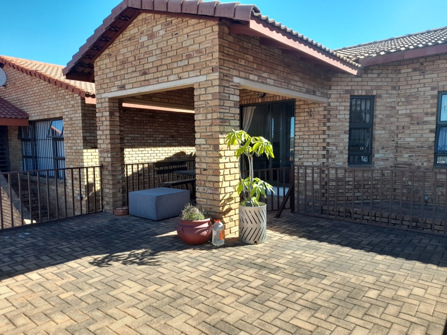 3 Bedroom Property for Sale in Ridgeway Gauteng
