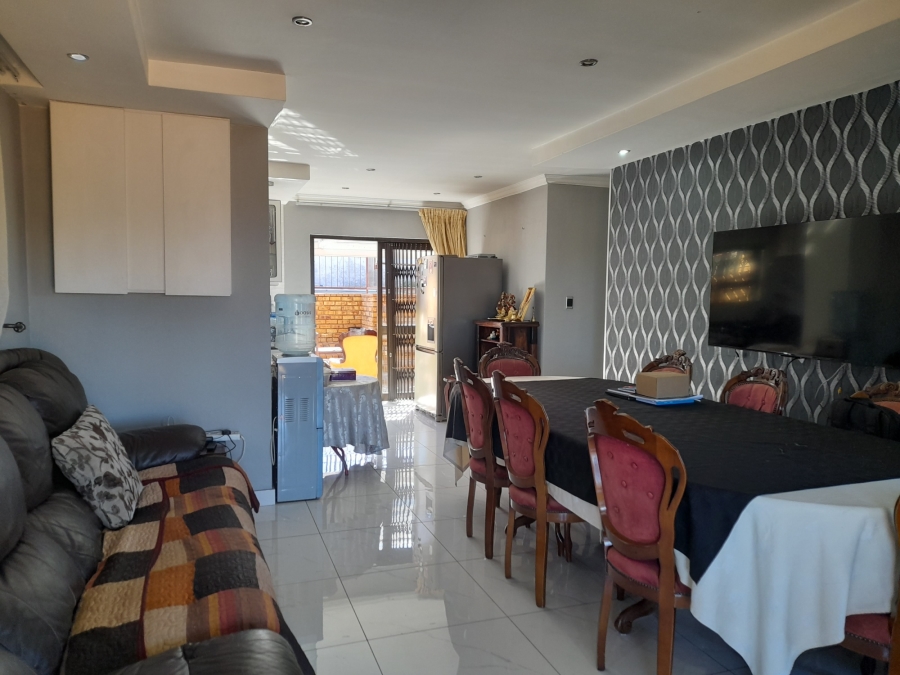 3 Bedroom Property for Sale in Ridgeway Gauteng