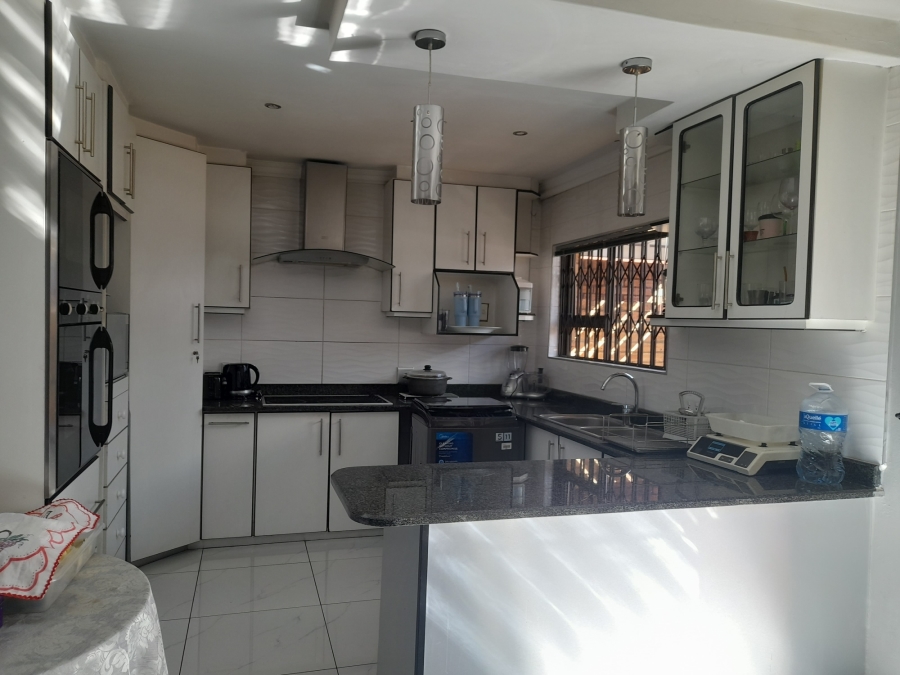 3 Bedroom Property for Sale in Ridgeway Gauteng