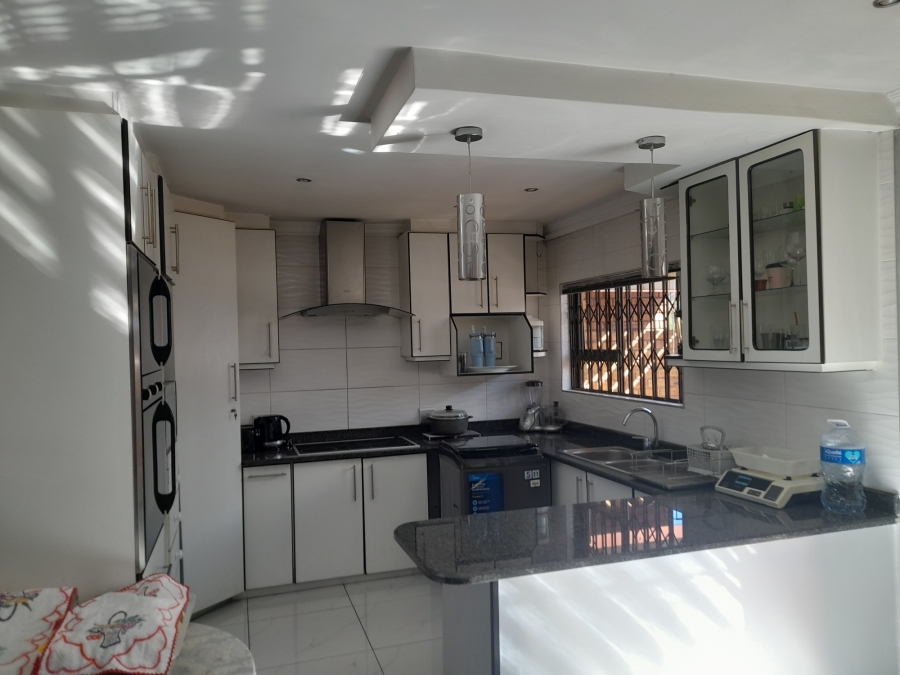 3 Bedroom Property for Sale in Ridgeway Gauteng