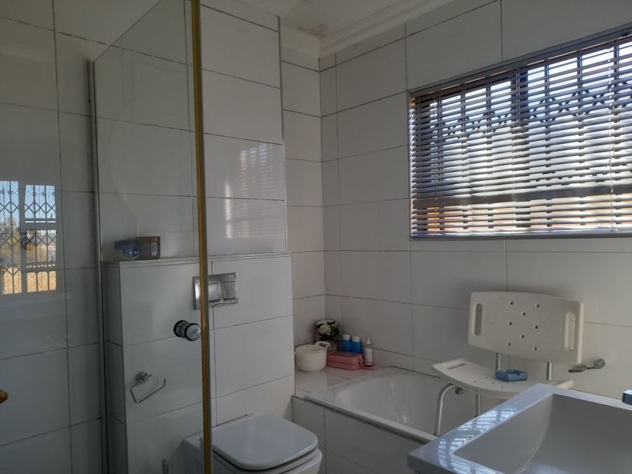 3 Bedroom Property for Sale in Ridgeway Gauteng