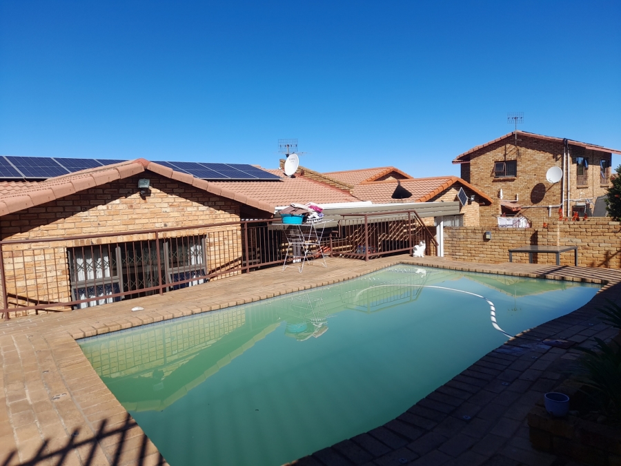 3 Bedroom Property for Sale in Ridgeway Gauteng