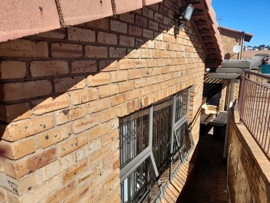 3 Bedroom Property for Sale in Ridgeway Gauteng