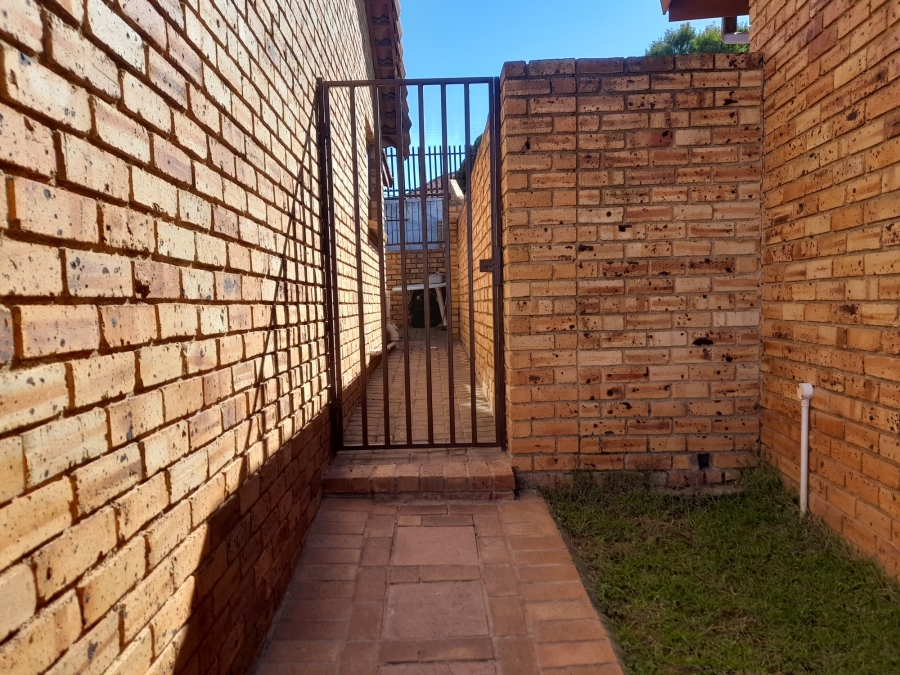 3 Bedroom Property for Sale in Ridgeway Gauteng