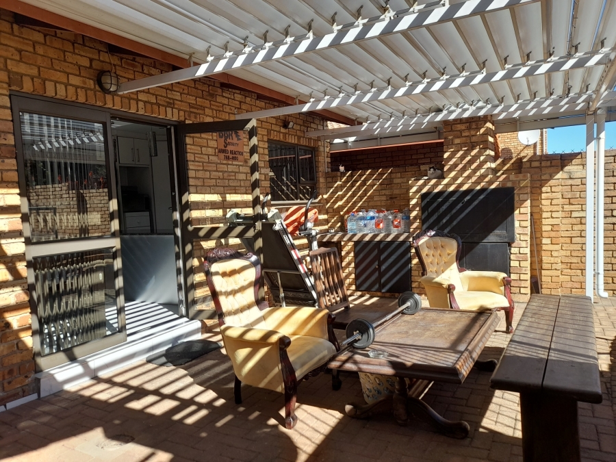 3 Bedroom Property for Sale in Ridgeway Gauteng