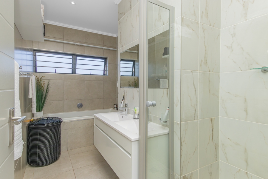3 Bedroom Property for Sale in Barbeque Downs Gauteng
