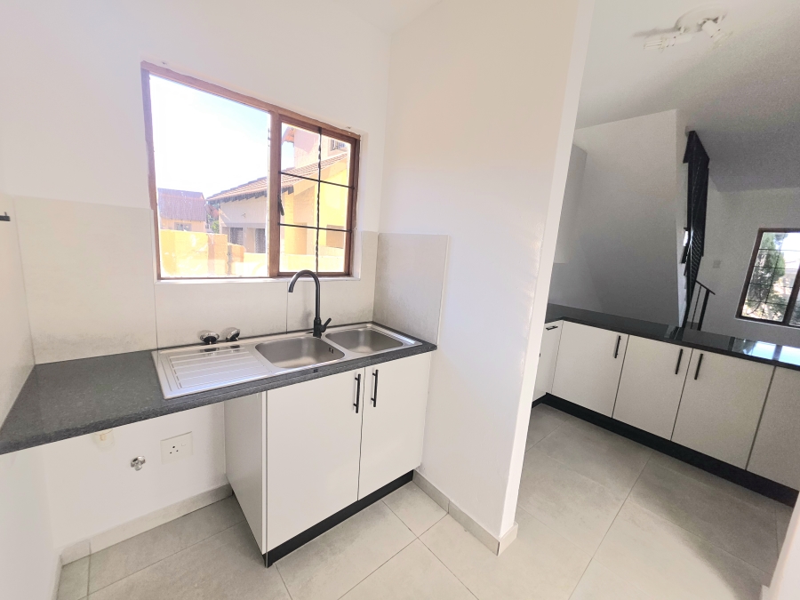 3 Bedroom Property for Sale in Noordwyk Gauteng
