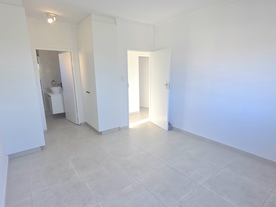 3 Bedroom Property for Sale in Noordwyk Gauteng