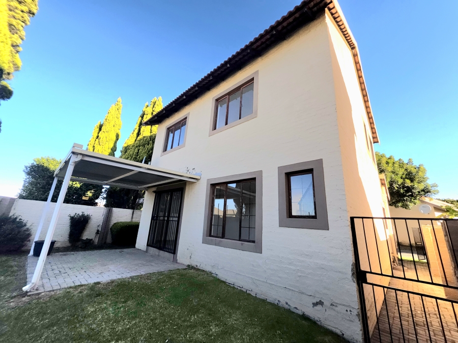 3 Bedroom Property for Sale in Noordwyk Gauteng