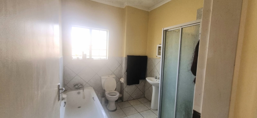 2 Bedroom Property for Sale in Erand Gardens Gauteng