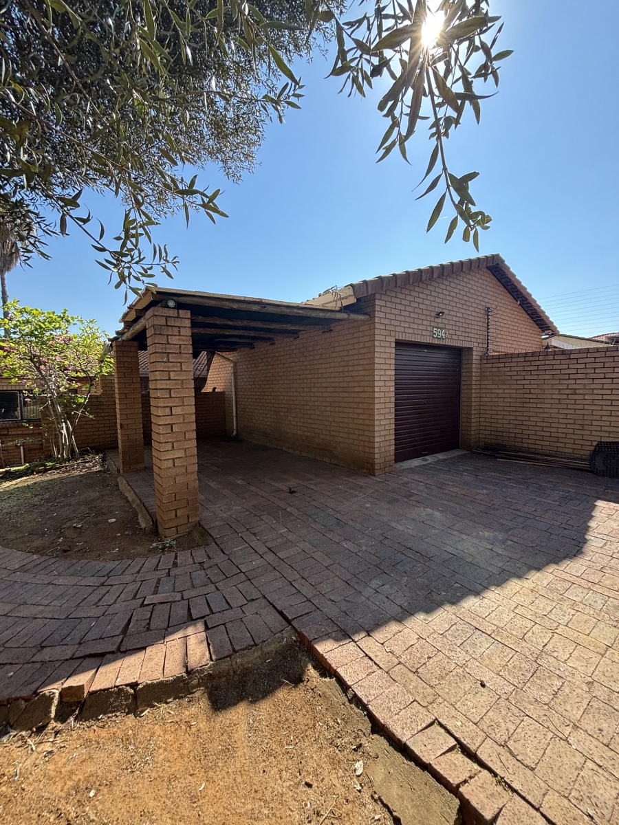 To Let 3 Bedroom Property for Rent in Garsfontein Gauteng