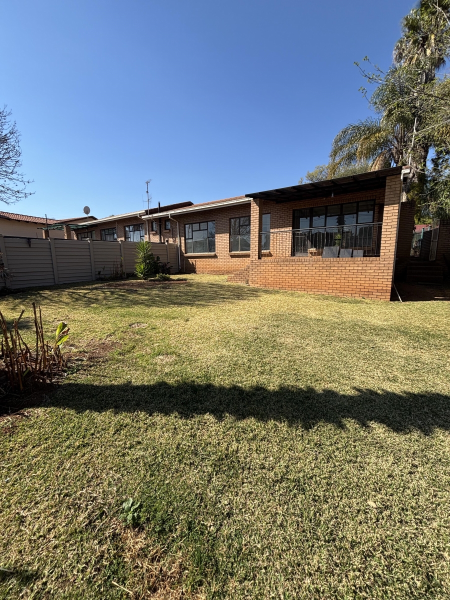 To Let 3 Bedroom Property for Rent in Garsfontein Gauteng
