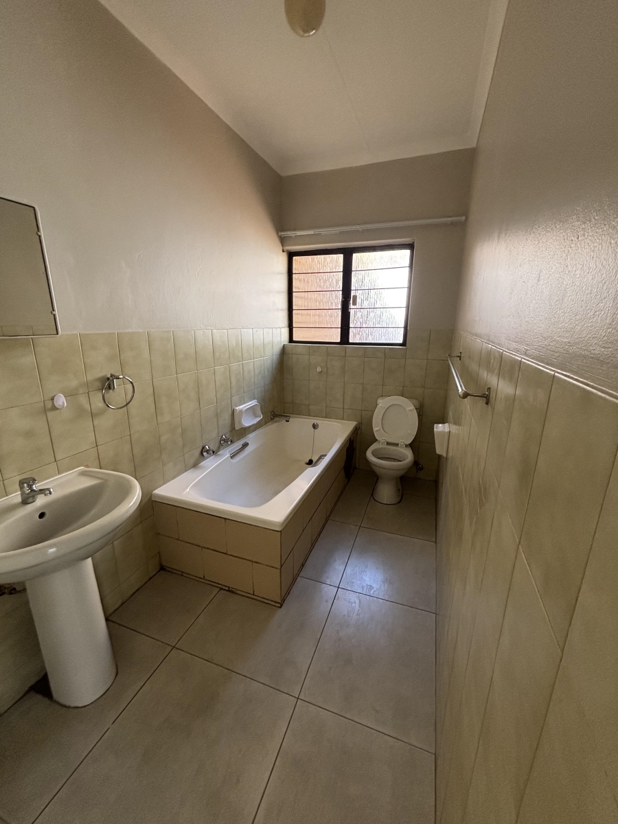 To Let 3 Bedroom Property for Rent in Garsfontein Gauteng