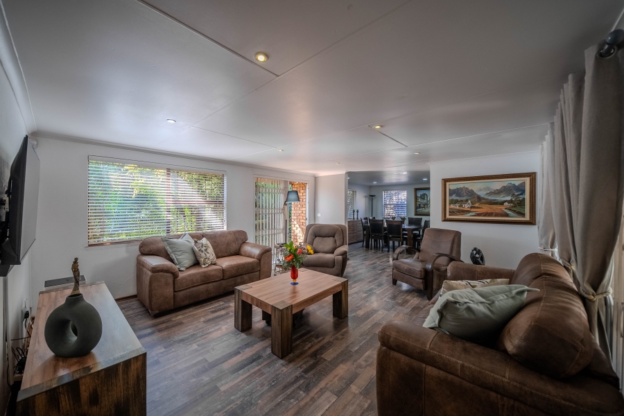 3 Bedroom Property for Sale in Faerie Glen Gauteng