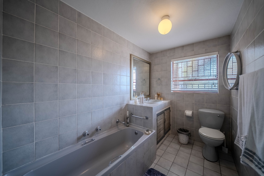 3 Bedroom Property for Sale in Faerie Glen Gauteng