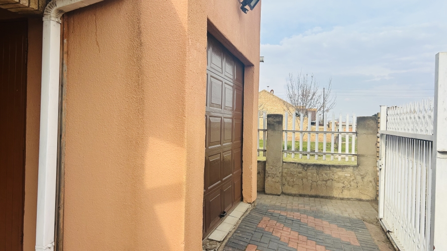 3 Bedroom Property for Sale in Bophelong Gauteng