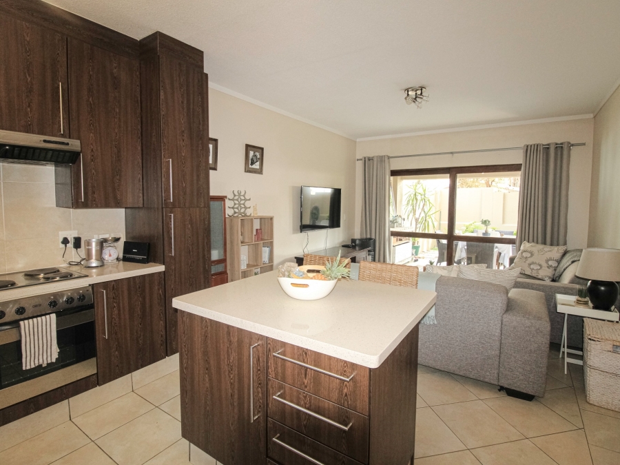 To Let 2 Bedroom Property for Rent in Douglasdale Gauteng