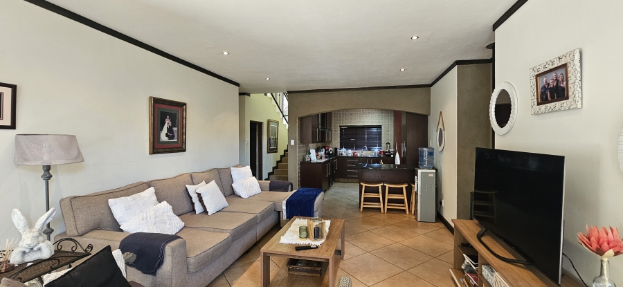 3 Bedroom Property for Sale in Three Rivers Proper Gauteng