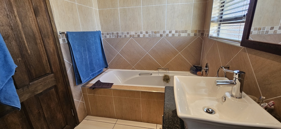 3 Bedroom Property for Sale in Three Rivers Proper Gauteng