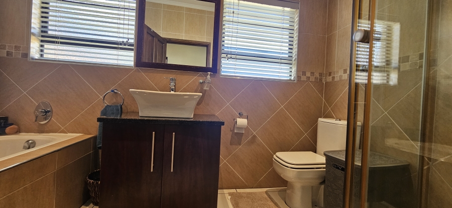 3 Bedroom Property for Sale in Three Rivers Proper Gauteng