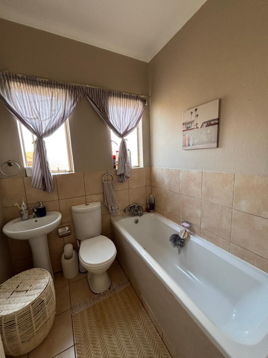 To Let 2 Bedroom Property for Rent in Groblerpark Gauteng