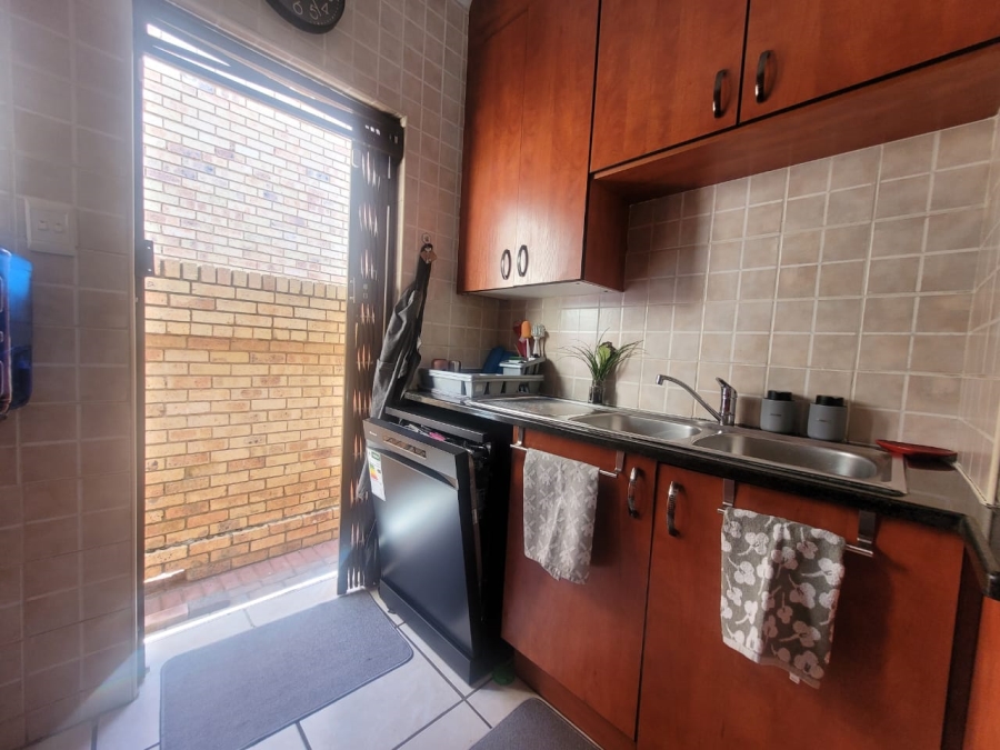 To Let 2 Bedroom Property for Rent in Chancliff A H Gauteng