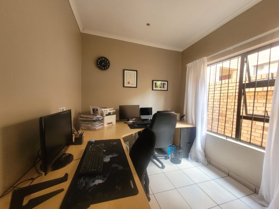 To Let 2 Bedroom Property for Rent in Chancliff A H Gauteng