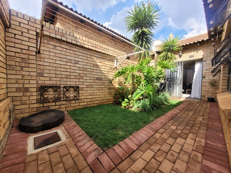 To Let 2 Bedroom Property for Rent in Chancliff A H Gauteng