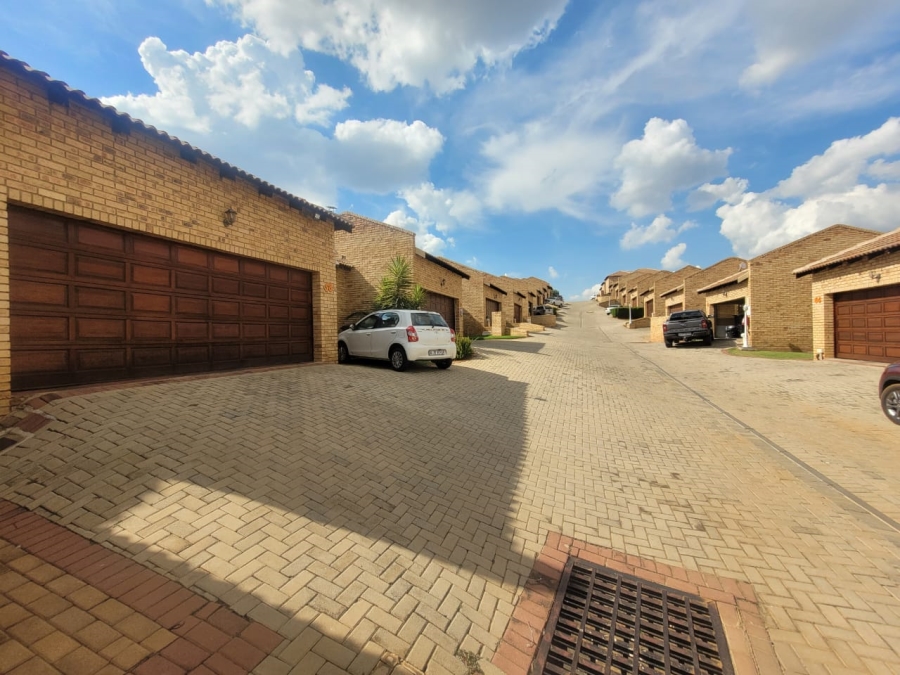 To Let 2 Bedroom Property for Rent in Chancliff A H Gauteng