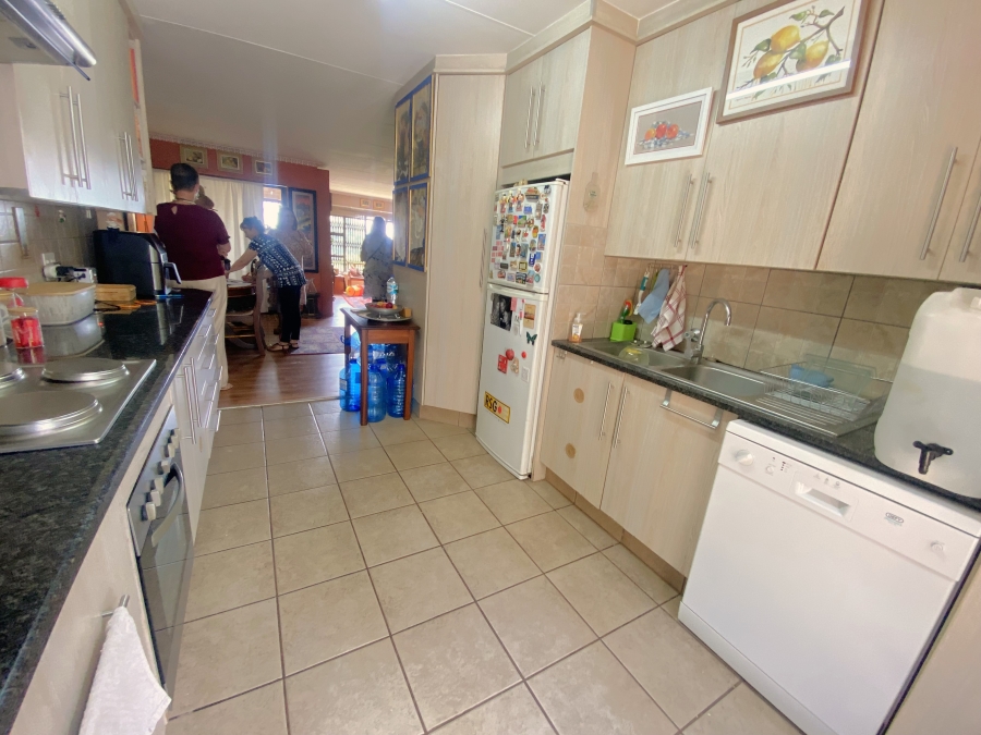 3 Bedroom Property for Sale in Helderkruin Gauteng