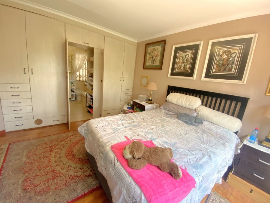 3 Bedroom Property for Sale in Helderkruin Gauteng
