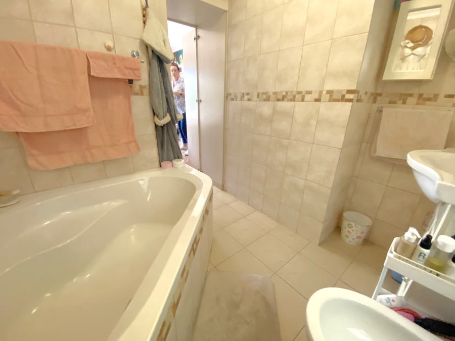 3 Bedroom Property for Sale in Helderkruin Gauteng