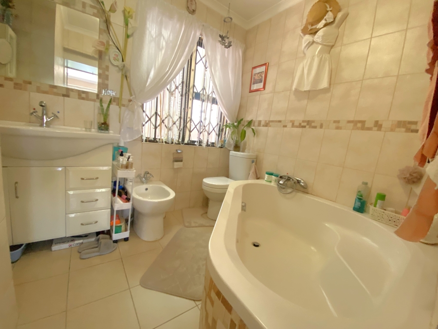 3 Bedroom Property for Sale in Helderkruin Gauteng