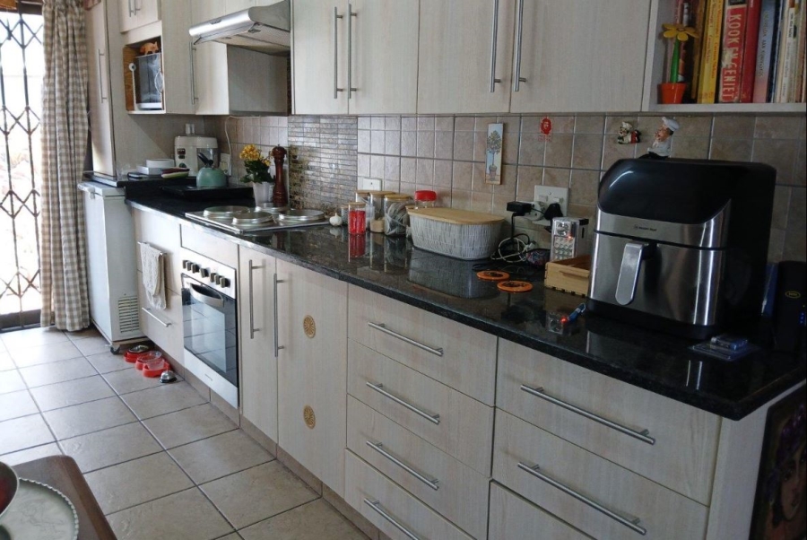 3 Bedroom Property for Sale in Helderkruin Gauteng