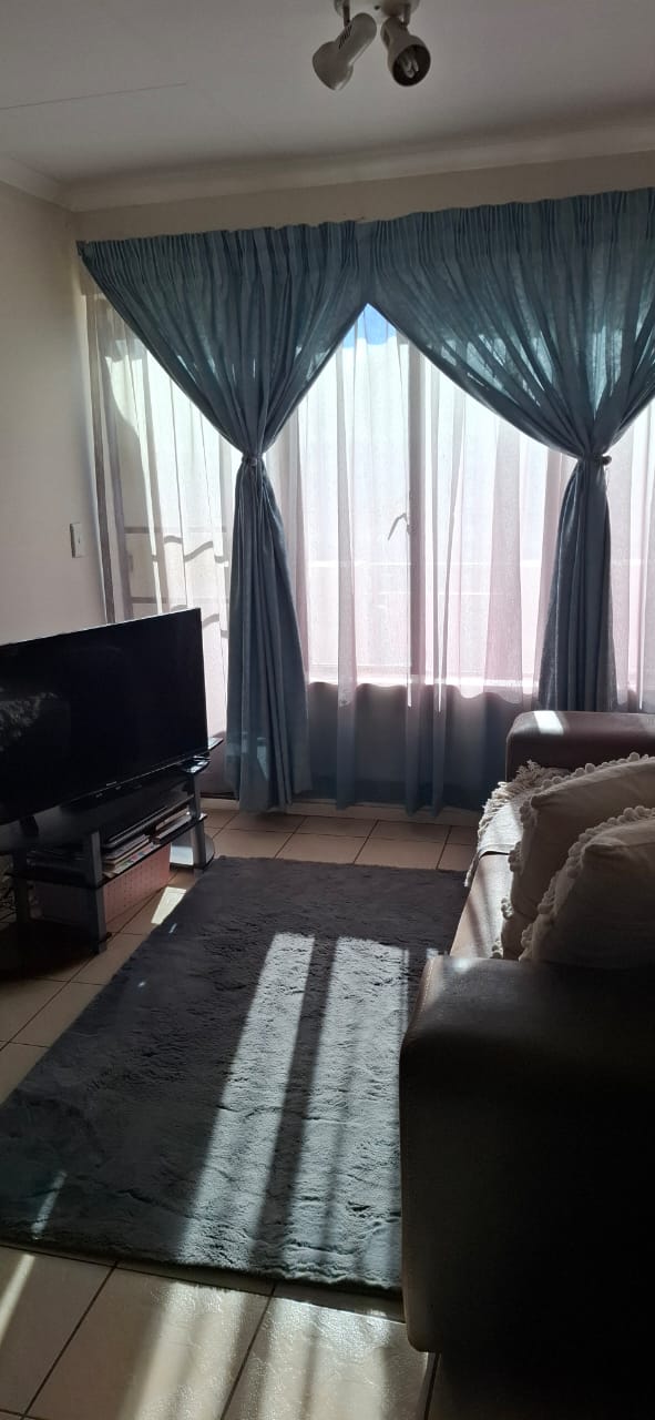 To Let 1 Bedroom Property for Rent in Esther Park Gauteng