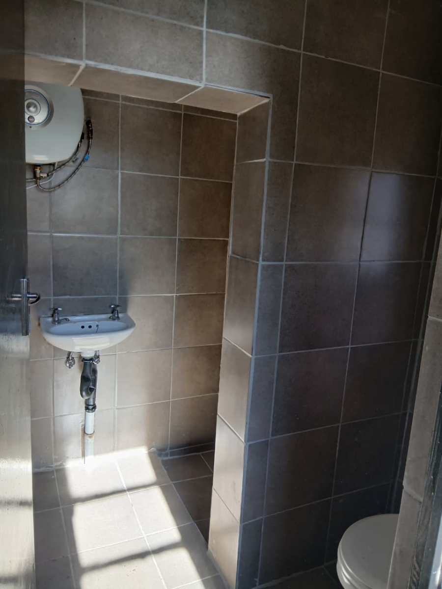 To Let 1 Bedroom Property for Rent in Buurendal Gauteng