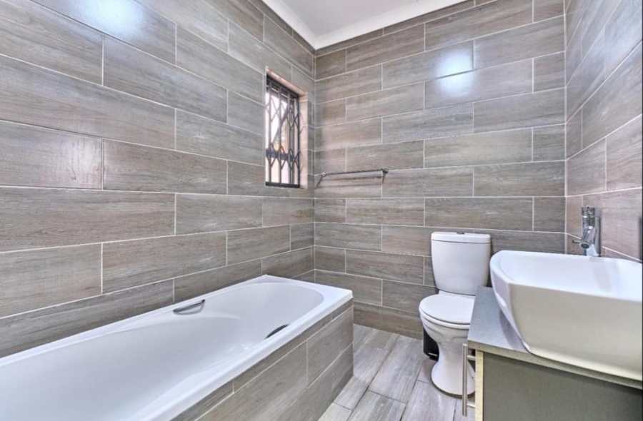 To Let 2 Bedroom Property for Rent in Kensington B Gauteng