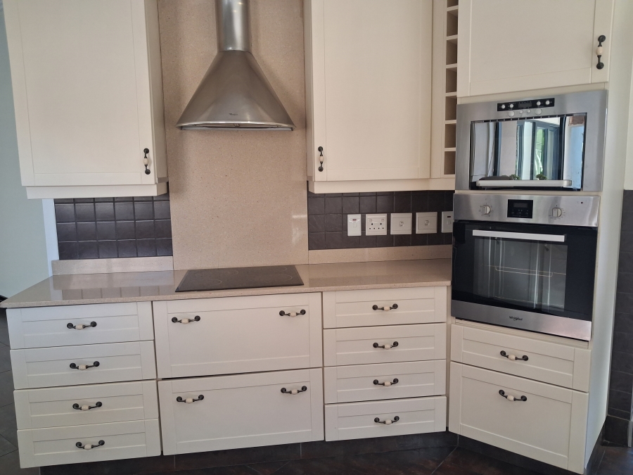 5 Bedroom Property for Sale in Greenstone Hill Gauteng