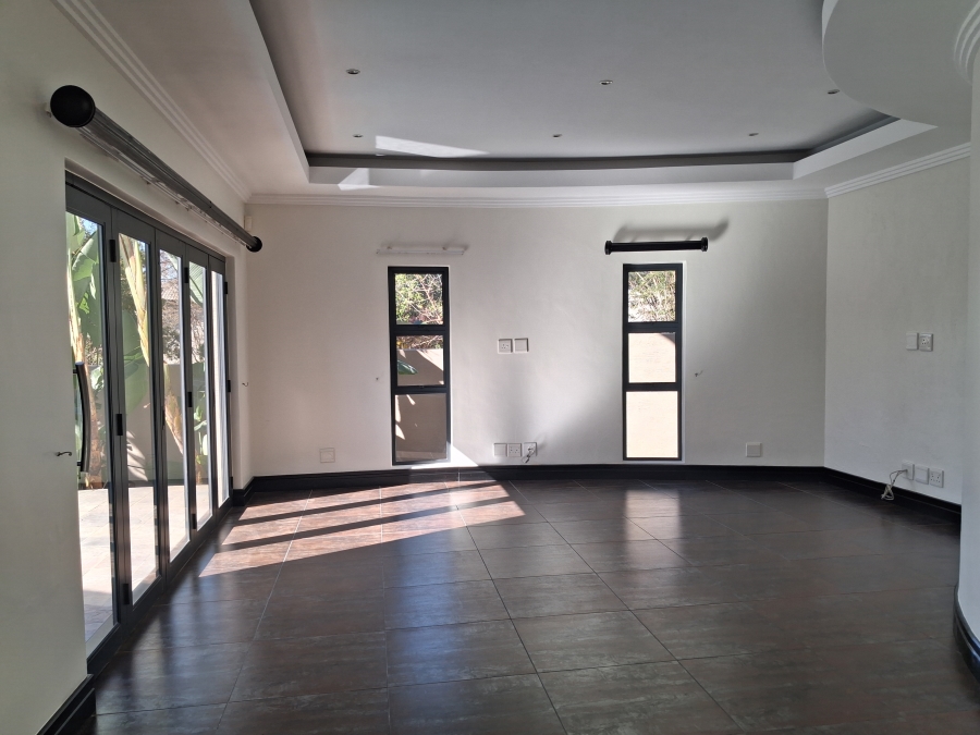 5 Bedroom Property for Sale in Greenstone Hill Gauteng