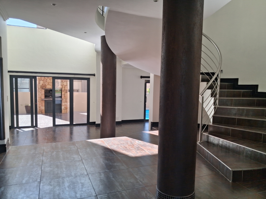 5 Bedroom Property for Sale in Greenstone Hill Gauteng
