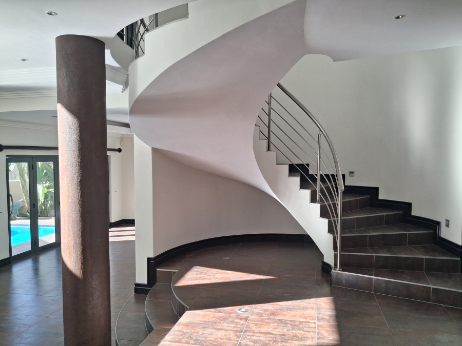 5 Bedroom Property for Sale in Greenstone Hill Gauteng